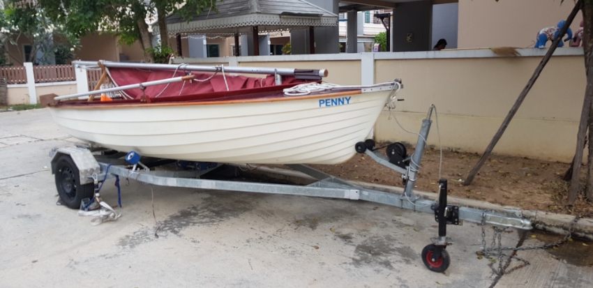 15ft fibreglass family day sailing boat, trailer, outboard