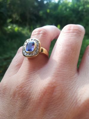 18 Carat gold ring Tanzanite & Diamonds Female 