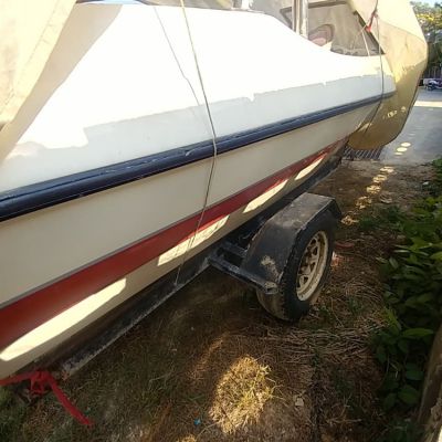 Italian Sea Ray style 20 foot skit boat w/ trailer