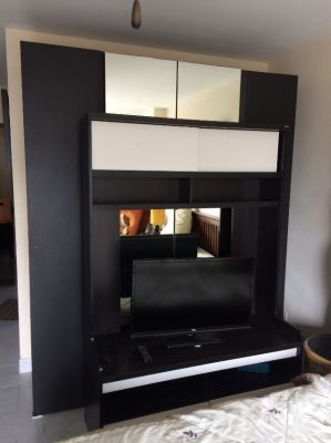 Tv stand with locking drawers