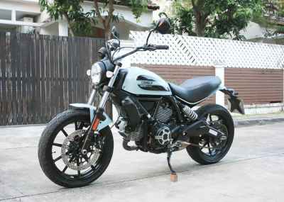 [ For Sale ] Ducati Scrambler Sixty2 2017 like new bike excellent cond