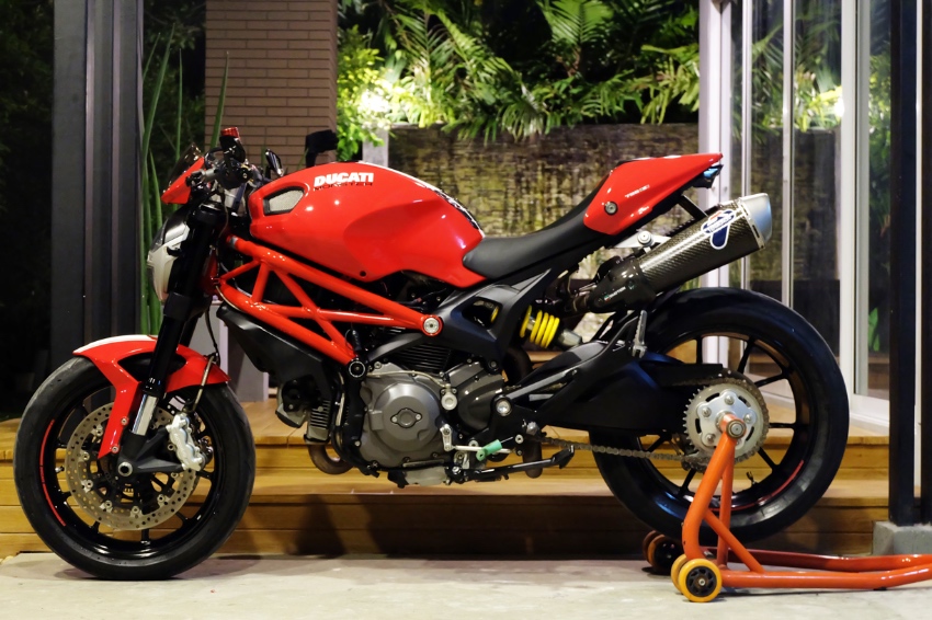 Ducati monster 796. Scotts Ducati Monster 796. Рама Ducati Monster 796 на 1100. Scotts damper Ducati Monster. Ducati Monster глушитель под маятником.