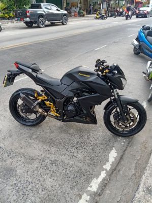 Kawasaki Z300 Matte Black & Gold