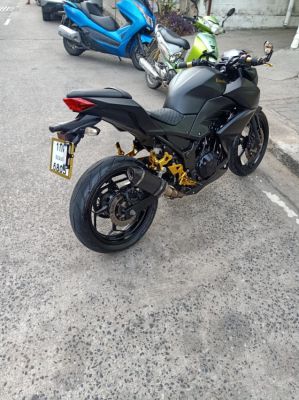 Kawasaki Z300 Matte Black & Gold