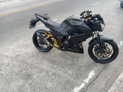 Kawasaki Z300 Matte Black & Gold