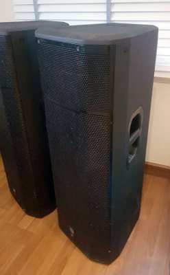 JBL PRX 625 speakers