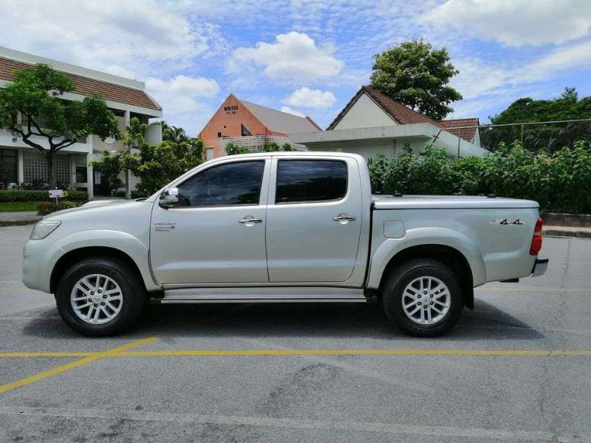 2012 Toyota Hilux Vigo Champ 3.0 G 4x4 Double Cab MT | Pick Up Trucks