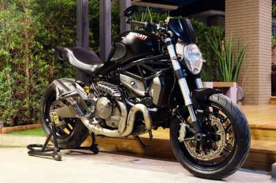 Ducati Monster 821 2016 only 2,2xx km with SC Project exhaust!