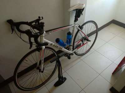 TREK ONE Series 1.1 Racer road bike