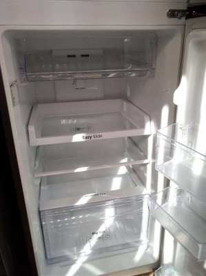 Refridgerator