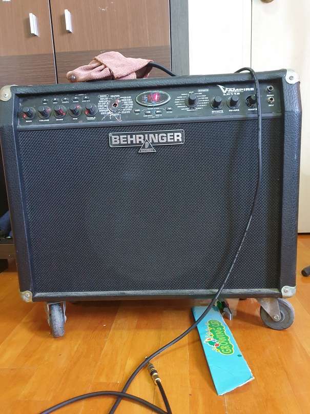 behringer guitar amp