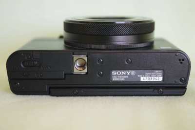Sony RX100 M4, Carl ZEISS Vario-Sonnar T* f/1.8-2.8 Lens in box
