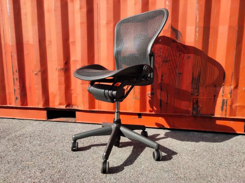  Herman  Miller  Aeron B medium without armrests FREE  