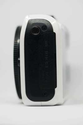 Canon EOS M 18MP Mirrorless Digital Camera White Body