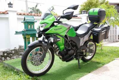 To seize - Kawasaki Versys-X 300 super equipped - New, barely 700 km 