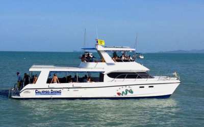 High speed tour and dive catamaran