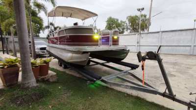 Pontoon Sun Tracker 20 ft