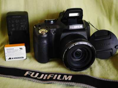 Fuji Fujifilm FinePix SL300 Digital Black Camera with 30X Super Zoom