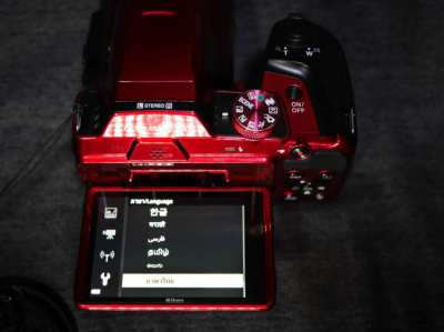 Red Nikon Coolpix B500 22.5-900mm Wi-Fi NFC Bluetooth BLE, 40x Zoom