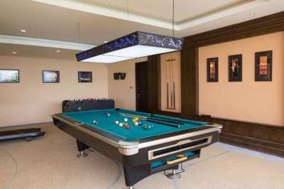 Modern look pool table 8ft