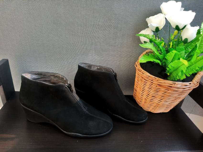 Woman Boots Brand Arrosoles Black Back Leather Size US 8 | Clothing ...