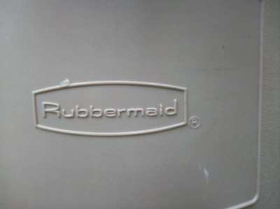 Rubbermaid 'Roughneck' Trash can with wheels locking cap 