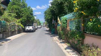 Land For Sale/Rent in On Nut Soi 33 (Owners Post)