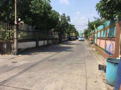 Land For Sale/Rent in On Nut Soi 33 (Owners Post)