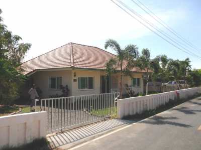 Modern Bungalow in CHA-AM at the Gulf of Thailand nearby Hua-Hin