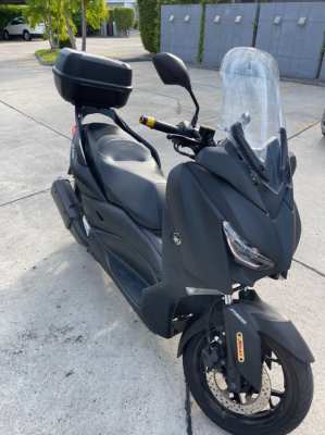 Yamaha XMax 300 - 14,900KM - with Givi Top Box