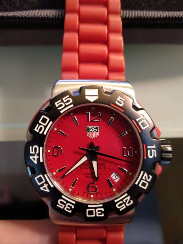 Original Swiss Tag Heuer Quartz F1 Rare Red WAC1113 0 Watch