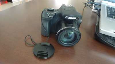 MINT Canon PowerShot SX60 HS 16.1MP 65x Optical Zoom with tripod.