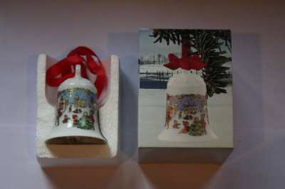 Hutschenreuther Porcelain Christmas Bell 1987 - Small Town