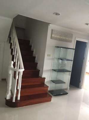 Sell 3 br 130 sqm - Moneterey Place, Soi Phai Singto MRT Queen Sirikit