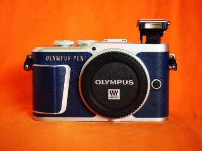 Olympus Pen E-PL9 Bluetooth Wi-Fi Camera Navy Blue Body