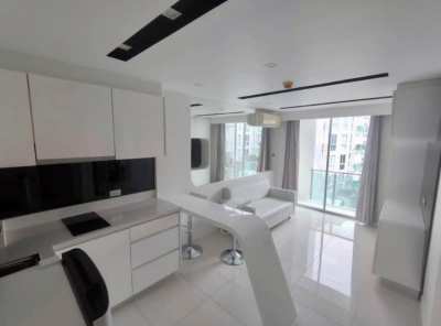 1 Bedroom in Center of Pattaya, Pool View For Sale