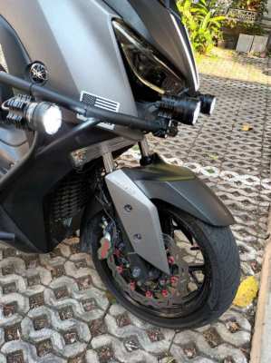 XMAX 300CC PERFECT CONDTION LOADED WITH EVERY EXTRA FEATURE POSSIBLE