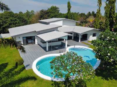 Luxury 4 Bedrooms Pool Villa & Huge Plot Of Land For Sale 