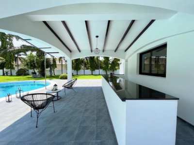 Luxury 4 Bedrooms Pool Villa & Huge Plot Of Land For Sale 