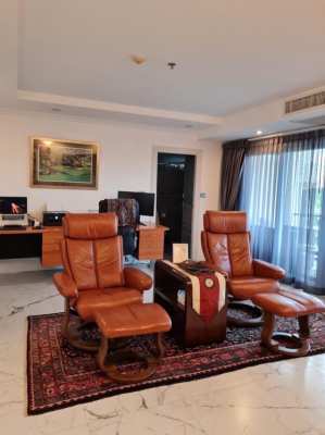 Large & Luxury 3 Bedroom Condo For Sale 