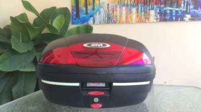 Givi Top Box 45 L with its platinum