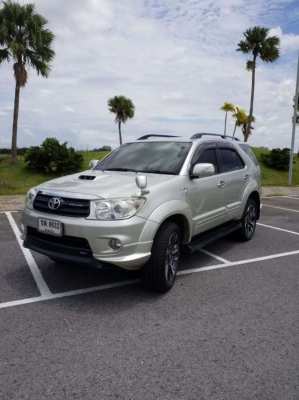 Toyota fortuner 3.0 D4D 4x4 automatic 2 owner