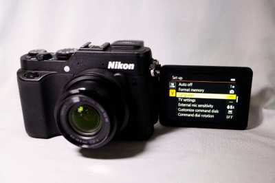 Nikon Coolpix P7800 7.1x optical 28-200mm F/2.0-4 Wide Zoom 