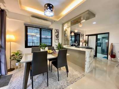 3 Bedroom House For Sale in Uraiwan Grand Villa.