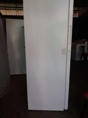 MIDEA UPRIGHT  FREEZER -