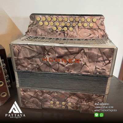 4 playable Accordions