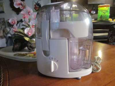 Juicer, good condition, unused new price 1000TB... for 600 Tb for sa