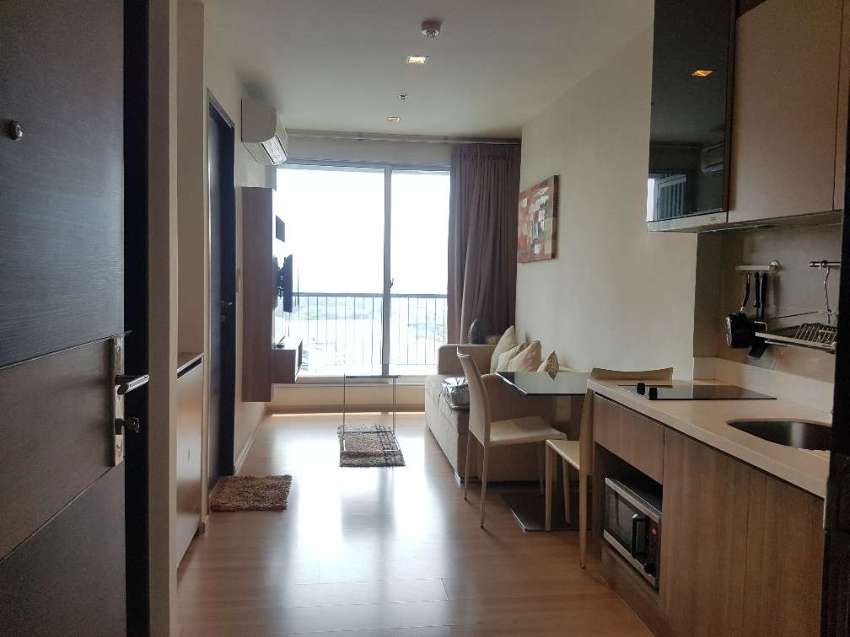 FOR RENT 1 Br RHYTHM SATHORN near BTS Saphan Taksin  18000 bht