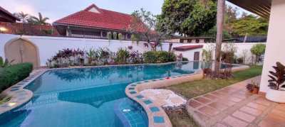 4 Bed & 4 Bath Pool Villa For Sale THB 12,000,000