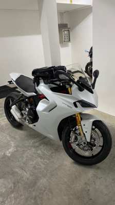 Ducati Supersport 950s Arctic white